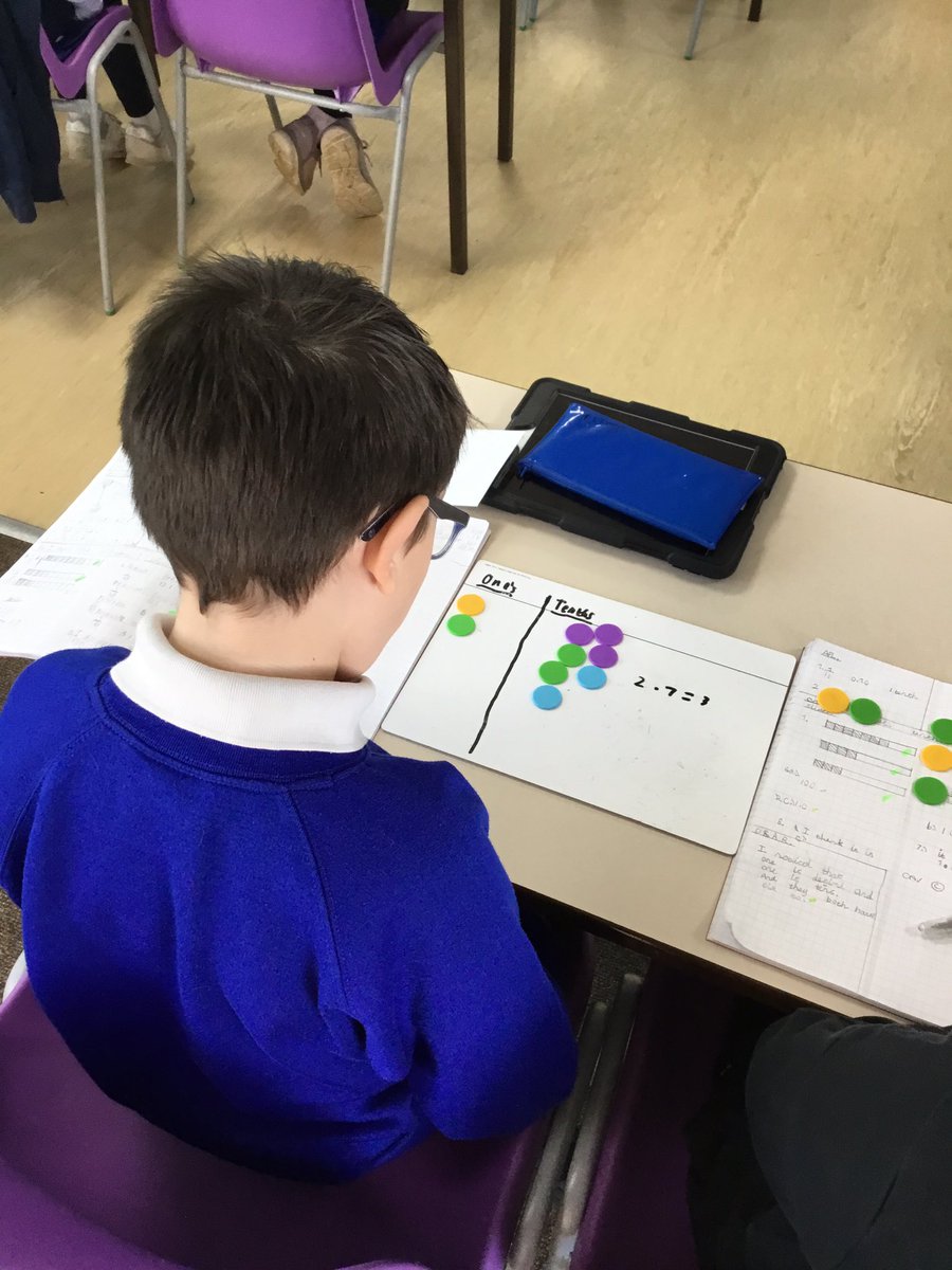 LeysFarm's tweet photo. Using CPA approach this morning to help us with placing tenths on a number line @WhiteRoseMaths. Using the counters really helped us to understand decimal place value. #LFJSMaths #CPAMaths https://t.co/NnwBOAygk2