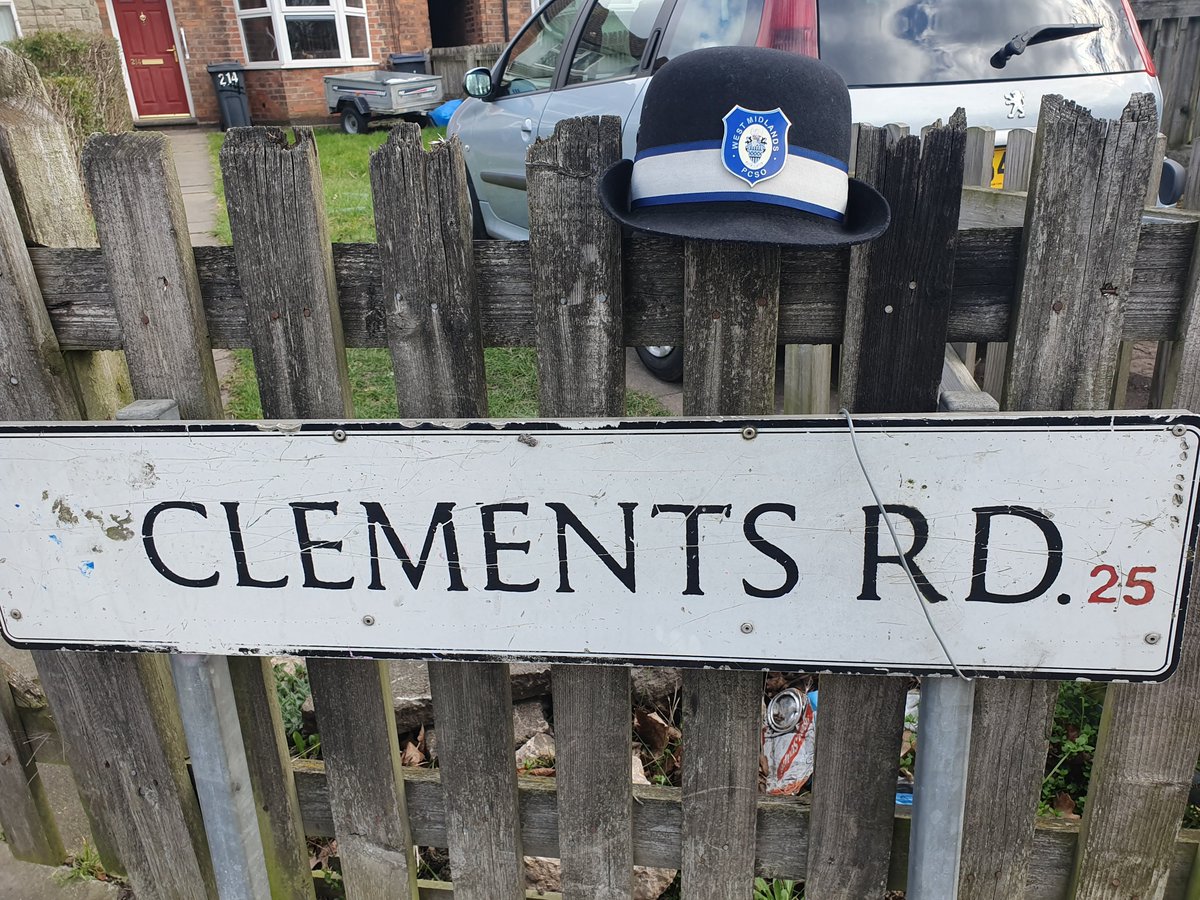YardleyWMP's tweet image. Please be aware that we have had a spate of theft from vehicles in the area of The Yew Tree and Hobmoor Road #lockyourvehicles #beawareofwhosabout #steeringlock #removeyoursatnavfromsight