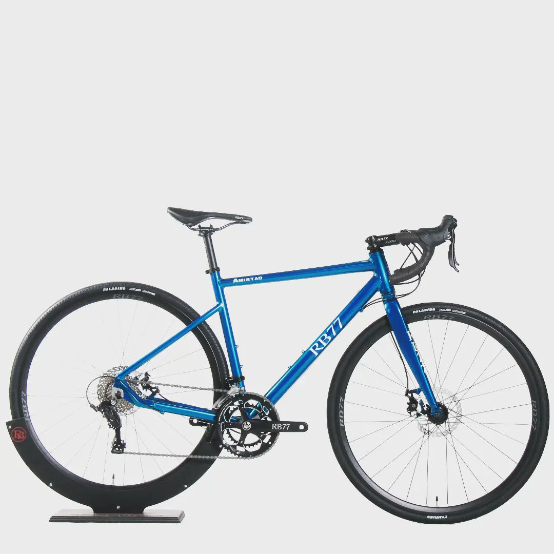 ROCKBIKES_home's tweet photo. ROCKBIKESは今年10周年を迎えます。これを節目に新たに「ROCKBIKESの世界観をより身近に感じて貰える、お求めやすい価格のセカンドライン」をコンセプトに「RB77」を展開します。第一弾はディスクロードAmistad。
定価¥82,500
#ROCKBIKES #RB77 #amistad #discroad #gravelbike #roadbikelife #自転車 https://t.co/JLN1KibF6x