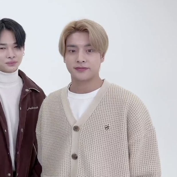 minsootem's tweet photo. ఇ셀럽 : 엔하이픈 제이크
ఇ어디 : 220308 엔하이픈 일본 공식 ���위터
ఇ브랜드 : 5252 바이 오아이오아이 (5252 BY O!Oi)
ఇ제품명 : WAFFLE KNIT CARDIGAN
ఇ가격 : 89,000원 https://t.co/kFccHx6igF