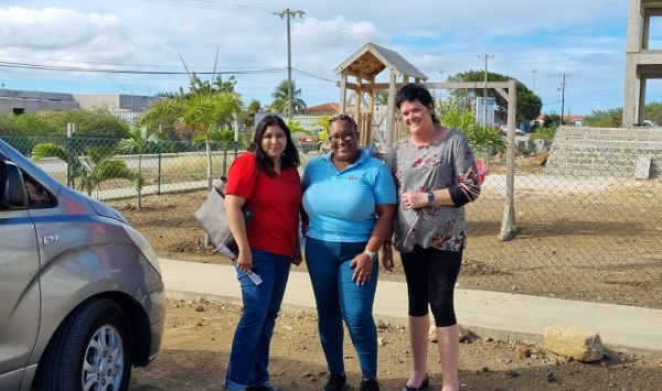 𝐄𝐞𝐧 𝐠𝐨𝐞𝐝𝐞 𝐜𝐡𝐞𝐦𝐢𝐞 𝐢𝐧 𝐞𝐞𝐧 𝐩𝐫𝐨𝐟𝐞𝐬𝐬𝐢𝐨𝐧𝐞𝐥𝐞 𝐫𝐞𝐥𝐚𝐭𝐢𝐞 𝐦𝐚𝐚𝐤𝐭 𝐡é𝐭 𝐯𝐞𝐫𝐬𝐜𝐡𝐢𝐥. Daar wordt bestuurder Jolanda Knorren zich haarscherp bewust van als ze een kinderopvanglocatie op Bonaire bezoekt. Lees Jolanda's blog: kinderopvangtotaal.nl/blog/blog-jola…