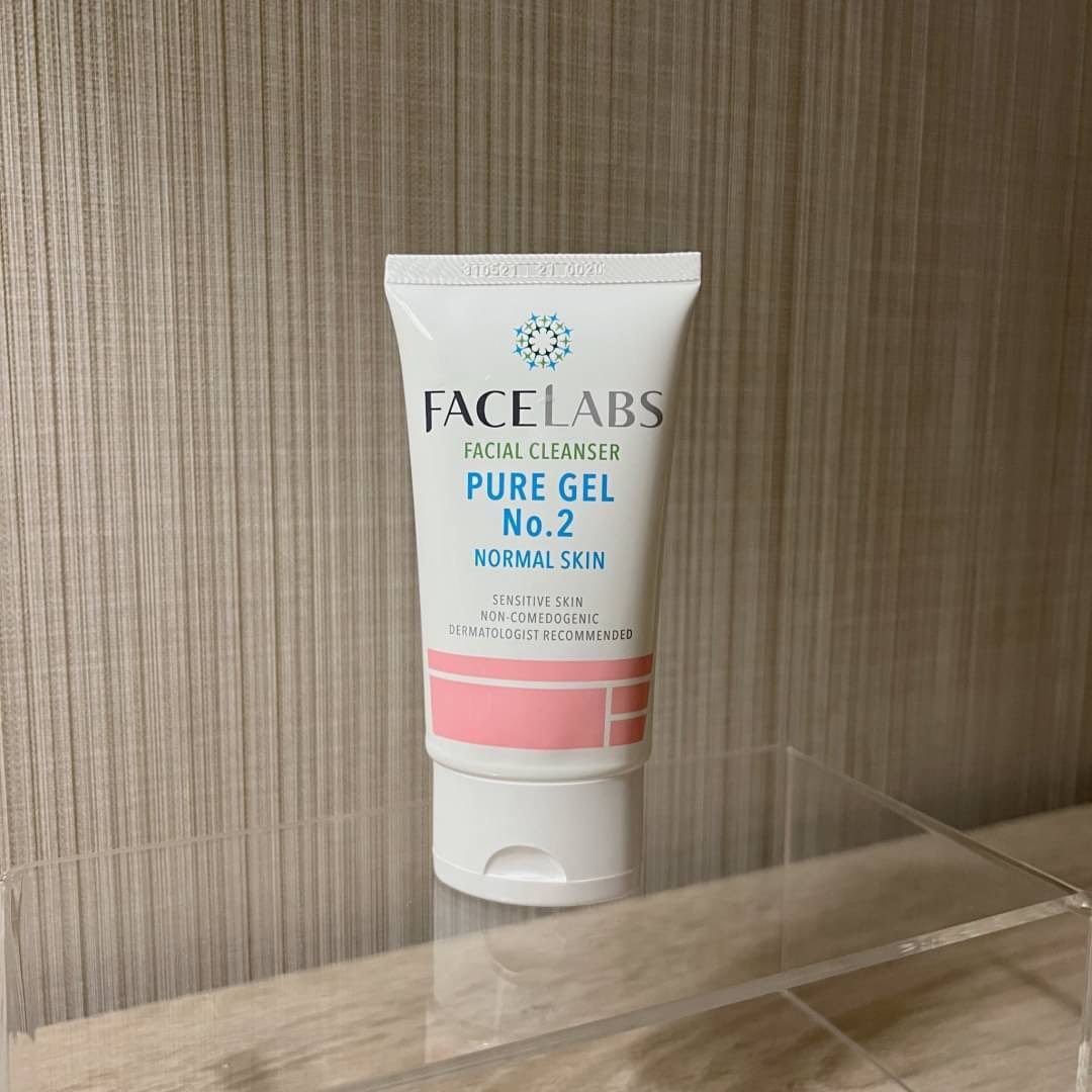 he11noteque's tweet photo. อยากแนะนำโฟมล้างหน้า facelabs ที่เราใช้เป็นNo.2สูตรสำหรับผิวปกติ มีหลายสูตรให้เลือกเหมาะกับผิวหน้าของแต่ละคนเลย สำหรับใครที่ผิวบอบบาง,แพ้ง่ายก็สามารถใช้ได้ ไม่มีสารที่ก่อให้เกิดสิว ล้างแล้วรู้สึกผิวสะอาดมาก เราสั่งซื้อใน Shopee มานะ ร้อยกว่าบาท คุ้ม #FacelabsPureGel #HowtoPerfect https://t.co/6GNaH3GYHI