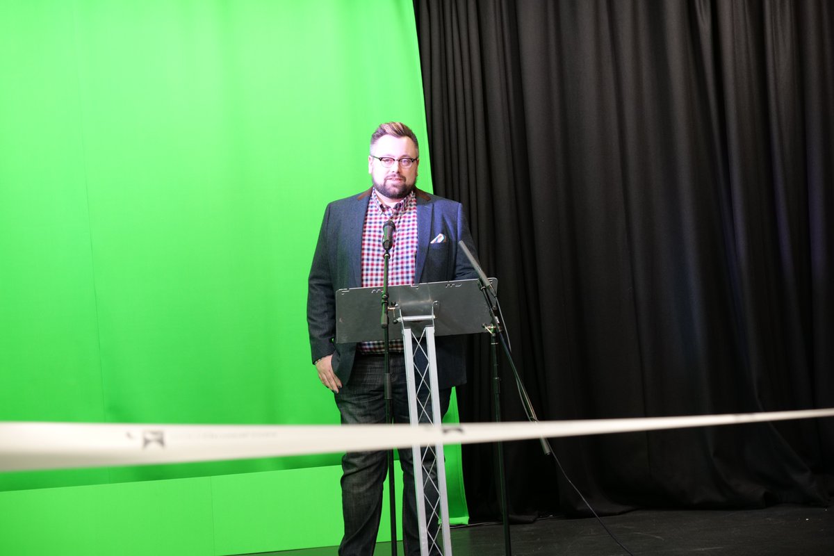 wlv_uni's tweet photo. We're delighted to welcome @ThatRobinGray, co-founder of @GrayJonesMedia and @CreateCentralUK executive board member. Robin says he wished he had these facilities when he was at university and looks forward to working in partnership with the uni to create industry opportunities. https://t.co/scsCIkeKx6