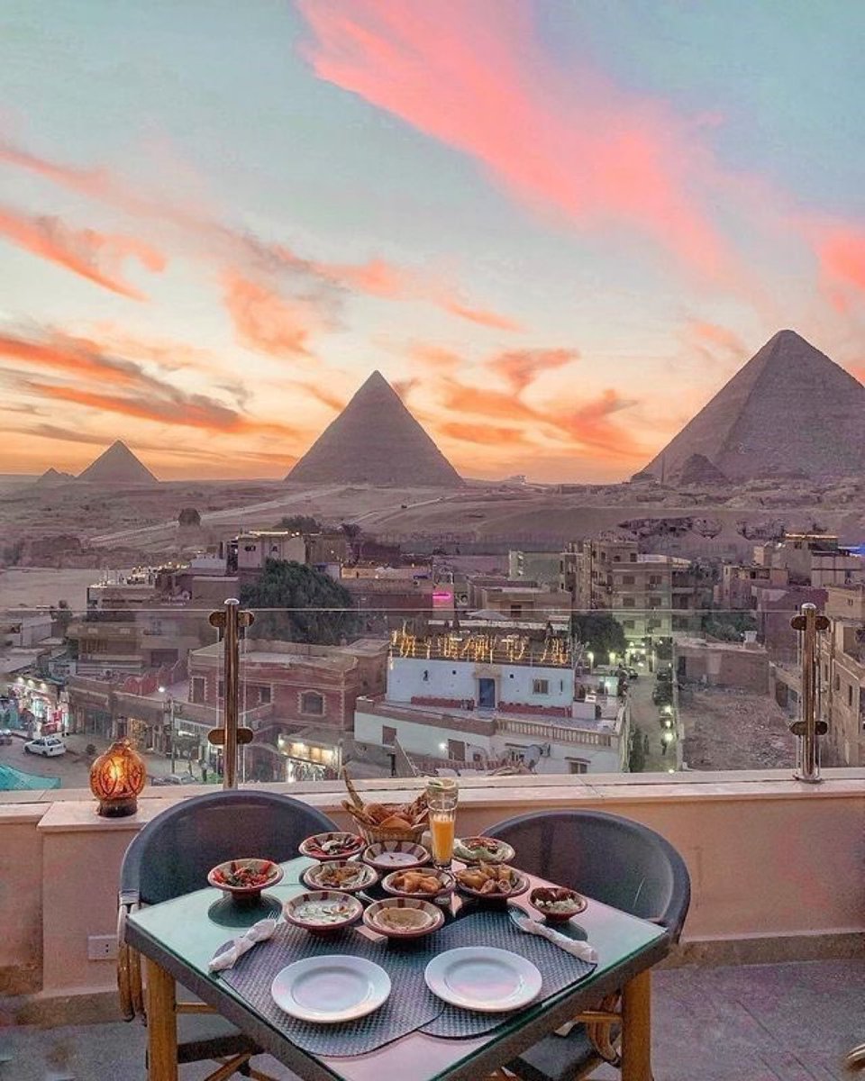 tmbIrpics's tweet photo. Breakfast with a view of the pyramids https://t.co/7WJrwSK3R3
