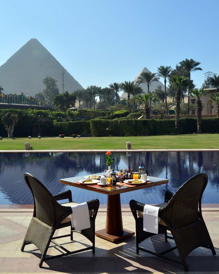 tmbIrpics's tweet photo. Breakfast with a view of the pyramids https://t.co/7WJrwSK3R3