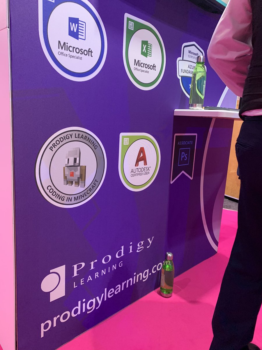 pauldurston's tweet photo. Great to catch up with @andylenehan from @CertMatters at @Jisc #DigiFest22 over the past couple days. Even better to hear that they’re now looking at the area of coding (in minecraft) starting at a baseline level perfect for school children @NPCAT_MEDIA  @StBedesMarske https://t.co/Y8eyDY3iDh