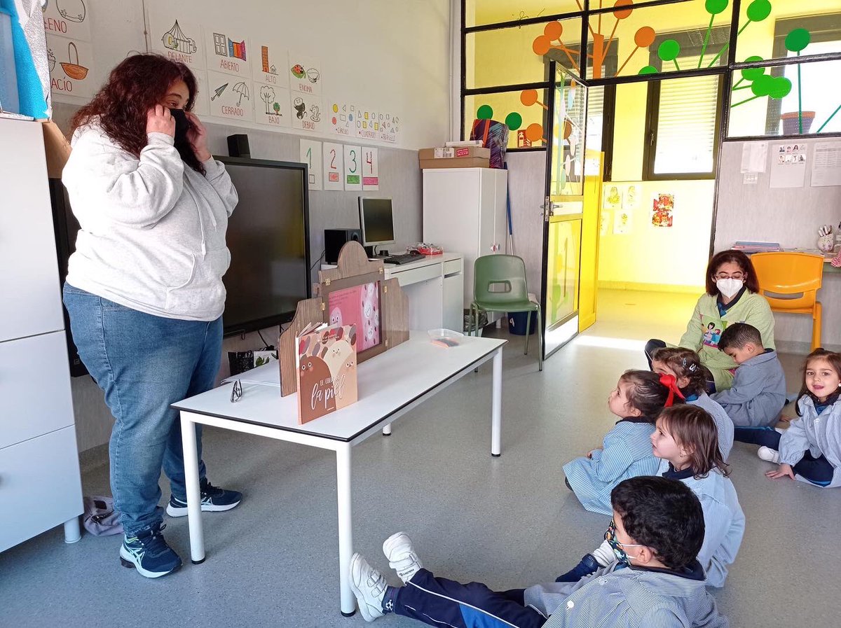 Hoy hemos tenido la visita de Elena de la Red Incola y nos ha explicado que no todos tenemos el mismo color de piel.
