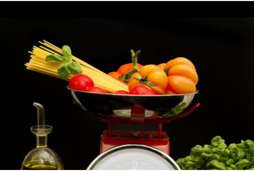 OctopusCN's tweet photo. #FoodHacks
@LFHW_UK worked out that the average UK household throws away ยฃ700 a year in uneaten meals ๐ณ We know that changing this is about taking #SmallSteps - like cooking the right amount.
#FWAW #FoodSaving #ActionforLocalFood #ClimateAction https://t.co/harL02bUrb https://t.co/4imAhiV8aL