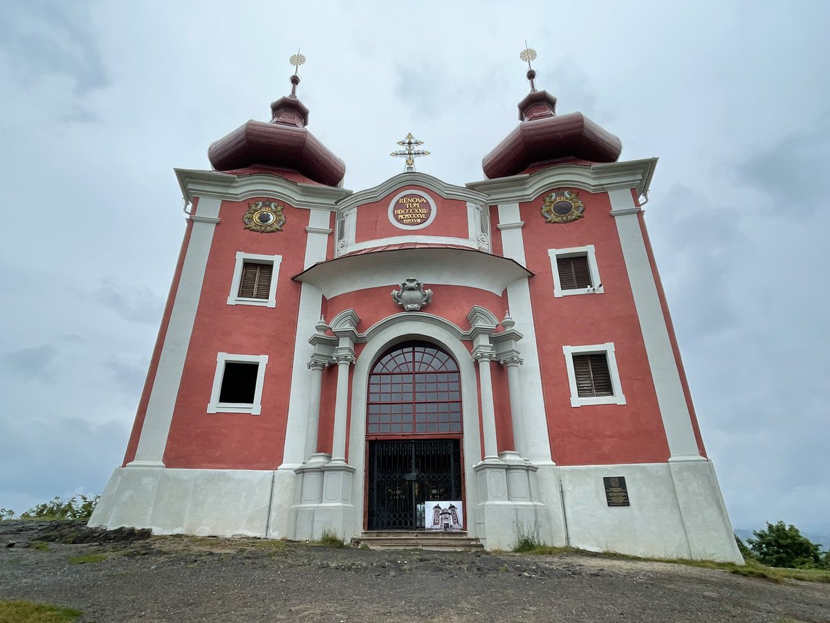 discoverSVKfr's tweet photo. Banská Štiavnica est une ville située dans le centre du pays.

Elle est classée au patrimoine mondial de l’UNESCO depuis 1993.

Elle est située dans un ancien grand bassin minier des plus riches d’Europe.

La Chapelle Kalvaria (1) surplombe la ville.

📍Banská Štiavnica https://t.co/csdyy1tO1p