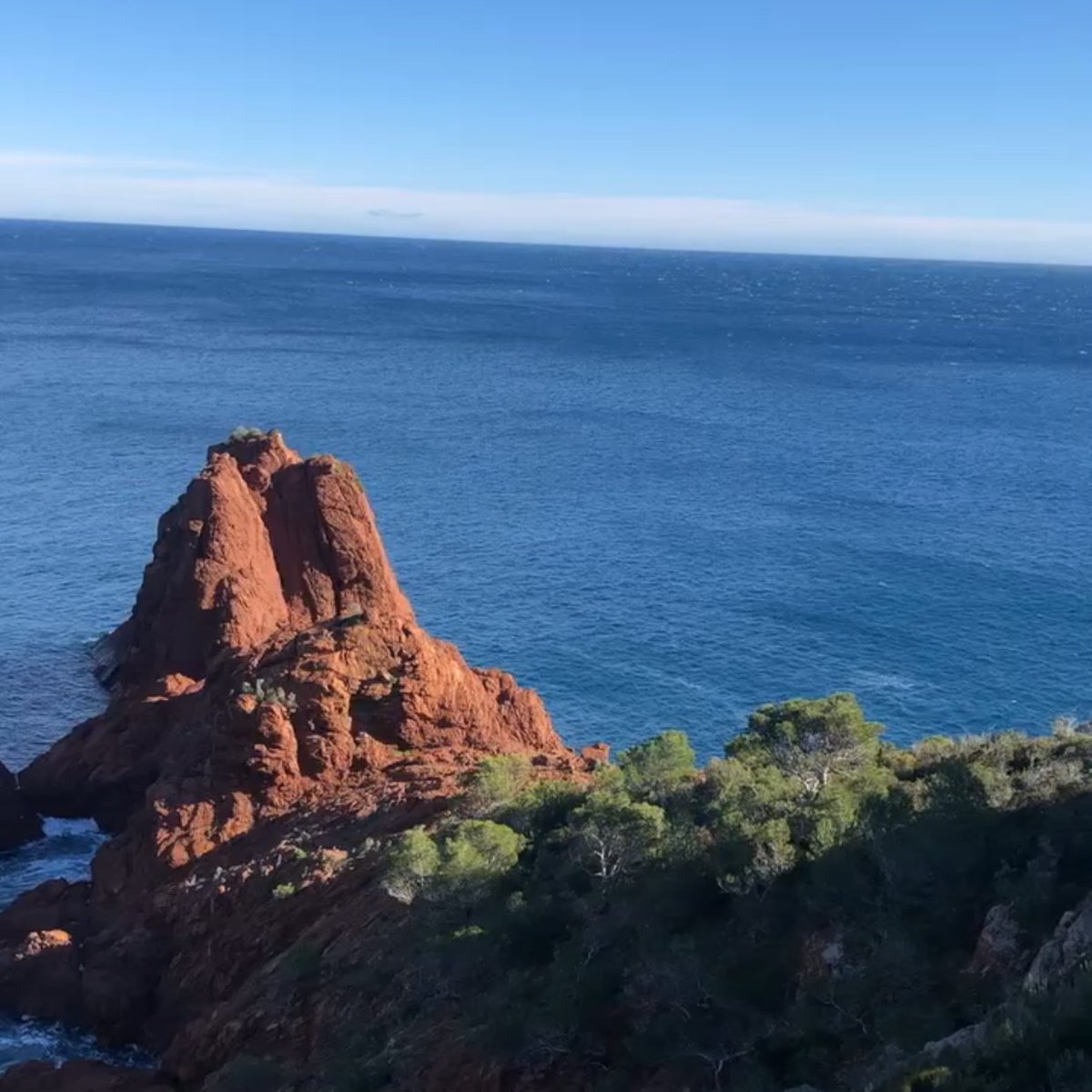 CeetronAS's tweet image. #FrenchRiviera
The Sophia-Antipolis team is so lucky to work under such a beautiful sun !
We love the #Esterel massif ! What about you ?
#CotedAzurFrance