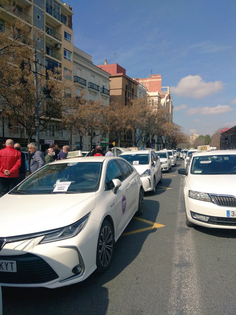 montalvomayor9's tweet photo. Parece que no nos damos cuenta de lo que se nos viene encima, precariedad, subida del gasoil, pero estamos los que estamos y un abrazo a los compañeros que hoy nos acompañan @radioalban @luismonsoriu @Caralunaww @MyreyaB @Malaguita821 https://t.co/ISSnH1sVIW