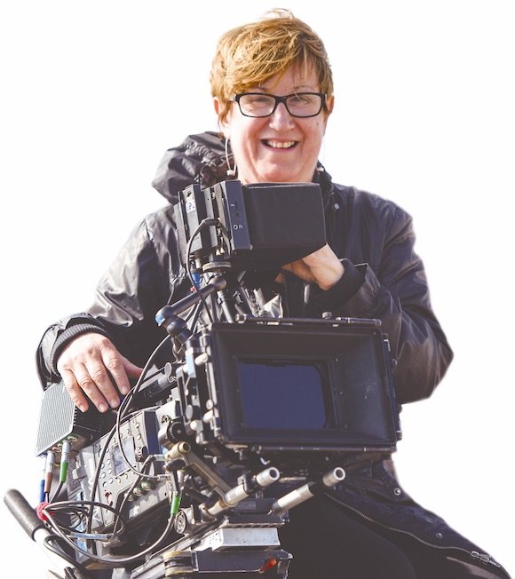 rincondeMelies's tweet photo. 10) #HelenaTaberna comenzó coordinando nuevas tecnologías en Navarra y desde los 90 se dedica de lleno al cine. Debutó con 'Yoyes', en el 2000 y en 2002 fundó Lamia Producciones. Cofundadora de @CIMAcineastas, genera contenido didáctico sobre cine y género con su productora. https://t.co/gkaJPPNQh2
