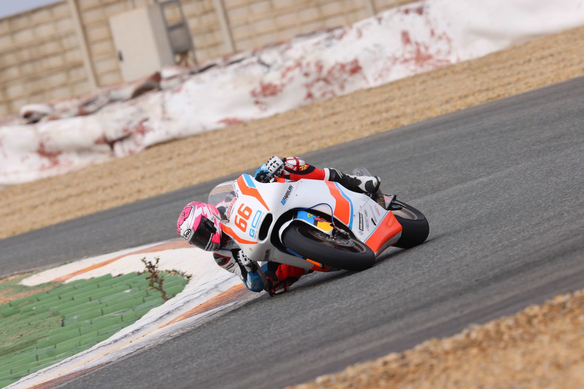 cameronfraser66's tweet photo. Spanish test 🇪🇸✅ Really happy with how it went, getting up to speed quickly and beating my personal best lap time fairly comfortably. We missed out on 2 of the days due to poor weather 🌦 but very much enjoyed my time out there with @goracingdev team. https://t.co/3dNYYYNSDZ