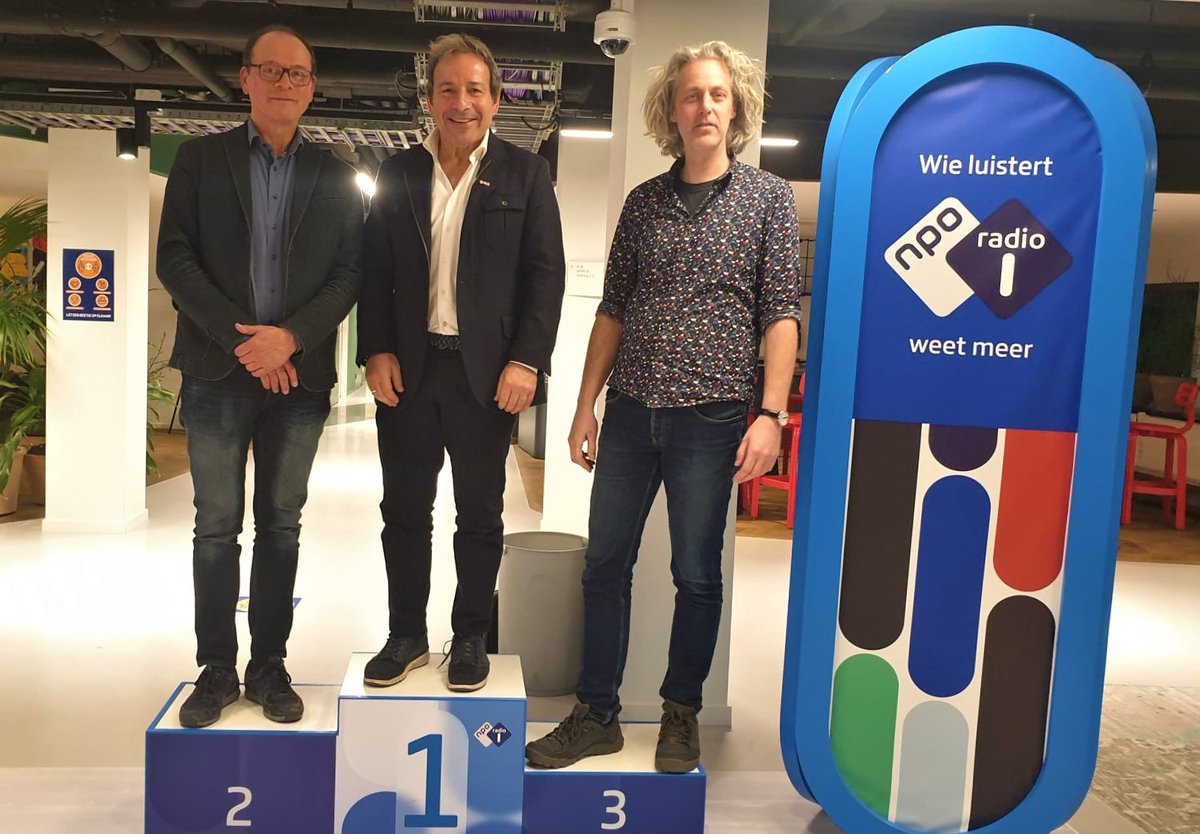 maestrojuleso's tweet photo. Equipe Jules! Kijk terug: Maestro Jules maakt klassieke muziek begrijpelijk - uitzending @LangsdeLijnEO  🥇🎻⚽️🎤 9 maart via @nporadio1  Ga naar > https://t.co/DMdibpMsxy https://t.co/6RJKtRQbqR