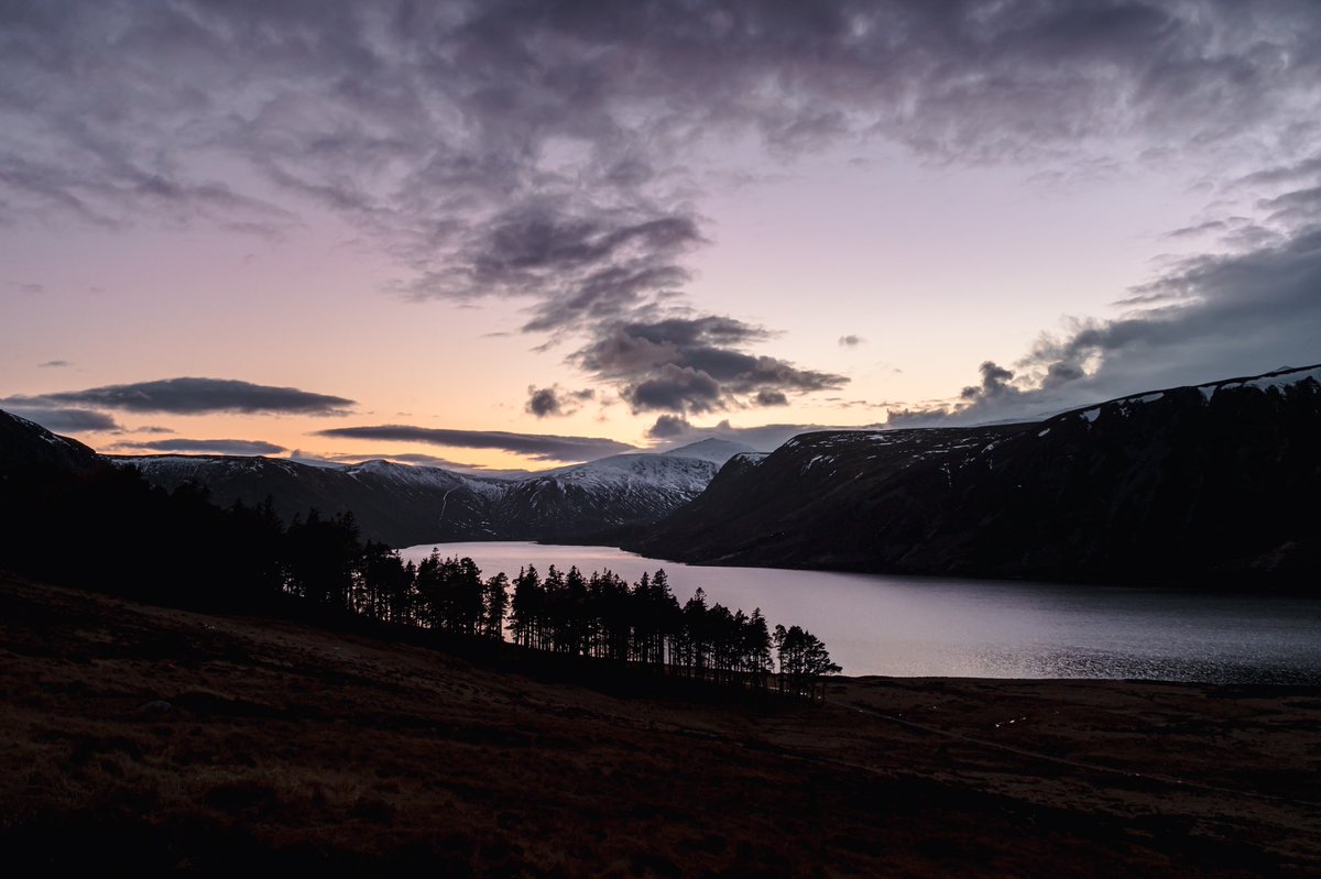 PJW_Photography's tweet photo. Last light at Loch Muick

@VisitScotland @hiddenscotland_ @cairngormsnews @walkhighlands @VisitCairngrms #scotland https://t.co/cIod2JyCAV