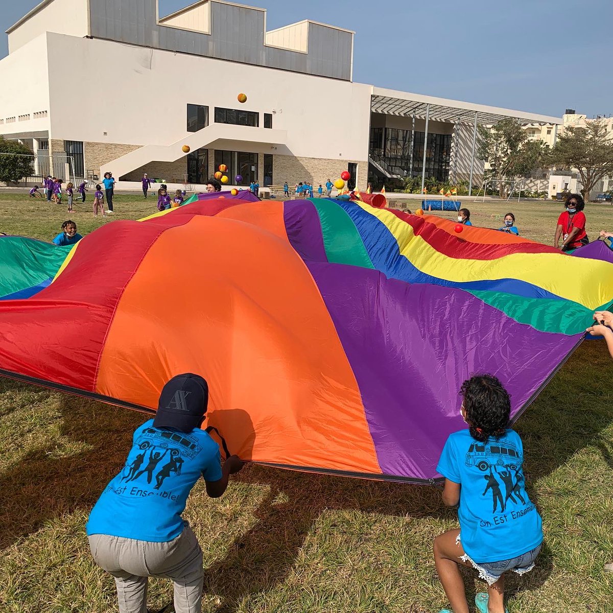 ISDakar's tweet photo. It’s one of our favorite days of the year - Elementary #FieldDay! Everyone gets in on the fun and the students have a blast. This years theme is “on est ensemble” and the kids really embodied that as they practiced teamwork and collaboration today. 😎 #isdakar #onestensemble https://t.co/X6H7OlLGpl