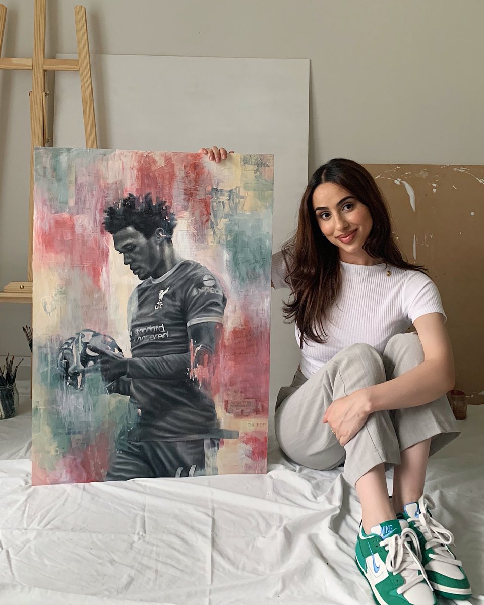 finally took a pic with my <a href="/TrentAA/">Trent Alexander-Arnold</a> painting! Hopefully find some time this year to do more in this style 🙃 the background is actually a collage that I painted over in acrylic, and Trent was painted in oils.