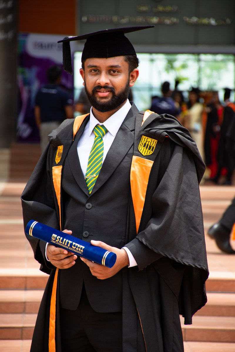 ashenk720's tweet photo. Graduated 👨‍🎓 https://t.co/Ctszo1XwzV