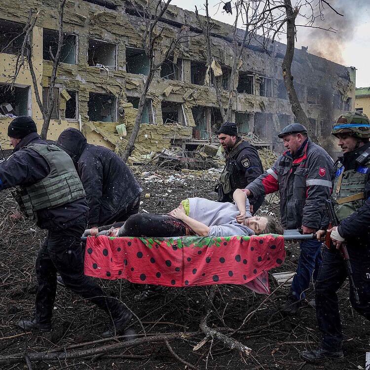 correspondentPk's tweet image. An apparent Russian strike on a children’s hospital complex in the southern Ukraine city of Mariupol damaged and destroyed buildings on Wednesday, including a maternity ward. 

#UkraineWar #UkraineRussianWar #Mariupol #Russian #RussiaUkraineWar #RussianArmy
