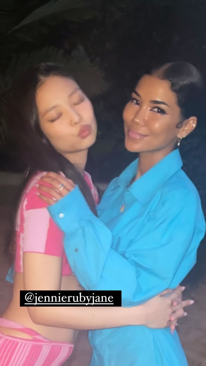 blackpinkbabo's tweet photo. Jennie and Jhené Aiko 💋 @Blackpink https://t.co/RsCEguIQCD