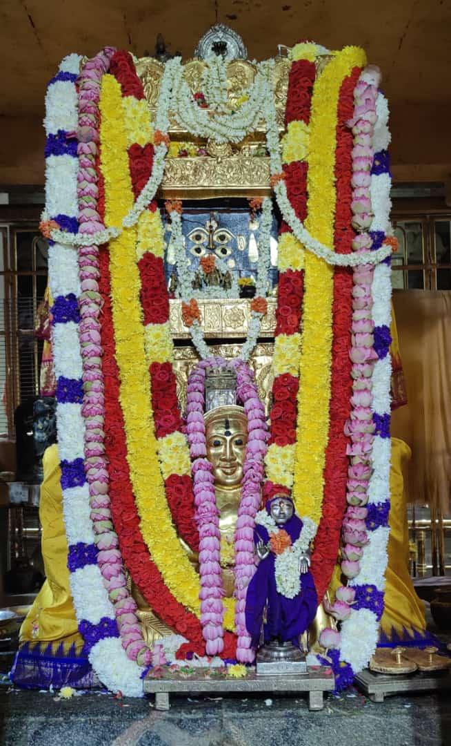 Jaggesh2's tweet photo. ಇವತ್ತಿನ ರಾಯರ ಬೃಂದಾವನ ದರ್ಶನ🙏 ಓಂ ಶ್ರೀ ರಾಘವೇಂದ್ರಾಯನಮಃ 🙏
ನಿನ್ನೆಯ ರಾಯರ ವರ್ಧಂತಿ ವಿಶೇಷ ಪೂಜೆ🙏 https://t.co/cTIqM7jTYs