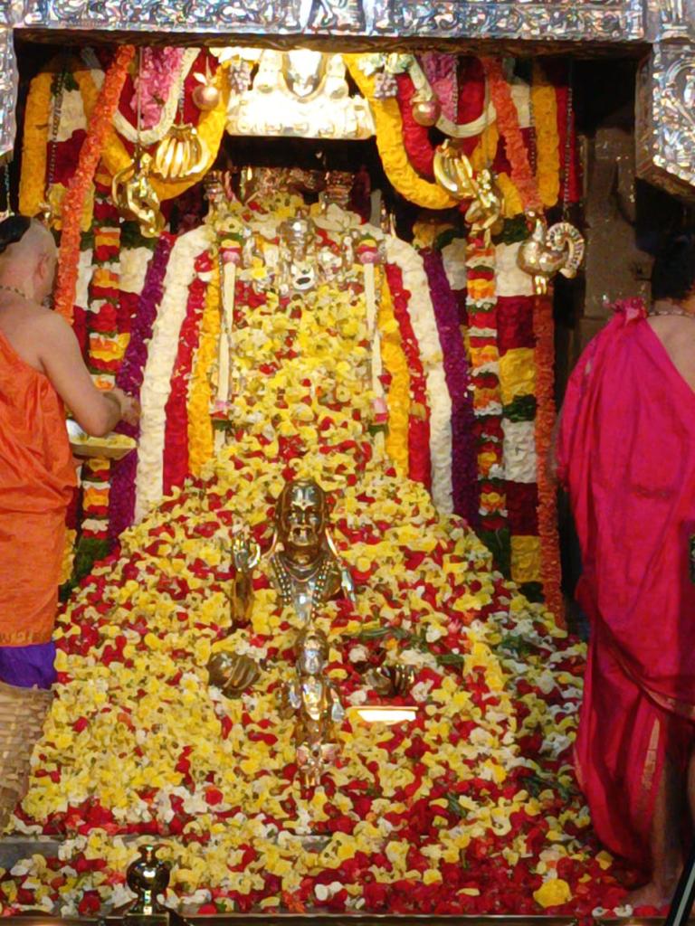 Jaggesh2's tweet photo. ಇವತ್ತಿನ ರಾಯರ ಬೃಂದಾವನ ದರ್ಶನ🙏 ಓಂ ಶ್ರೀ ರಾಘವೇಂದ್ರಾಯನಮಃ 🙏
ನಿನ್ನೆಯ ರಾಯರ ವರ್ಧಂತಿ ವಿಶೇಷ ಪೂಜೆ🙏 https://t.co/cTIqM7jTYs