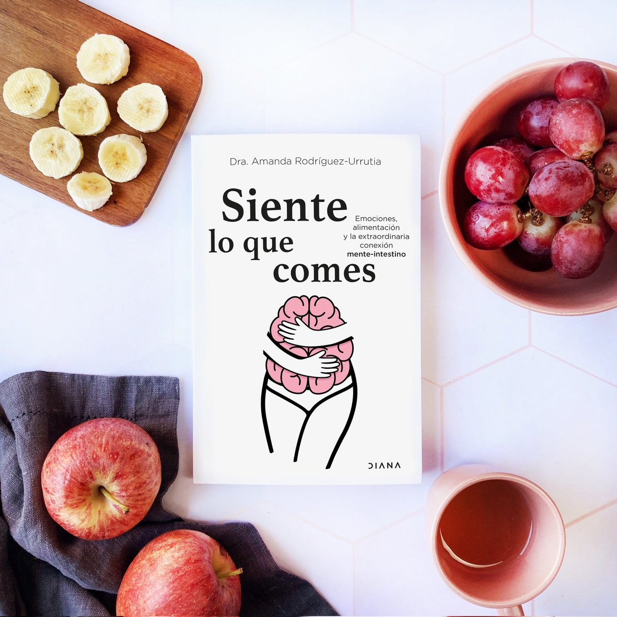 ¿Qué sabes de la relación entre tus dos cerebros? ¿Qué papel juega lo que comes en cómo te sientes? Todo está conectado. Ya a la venta para compartirlo con tod@s. Muy feliz😊