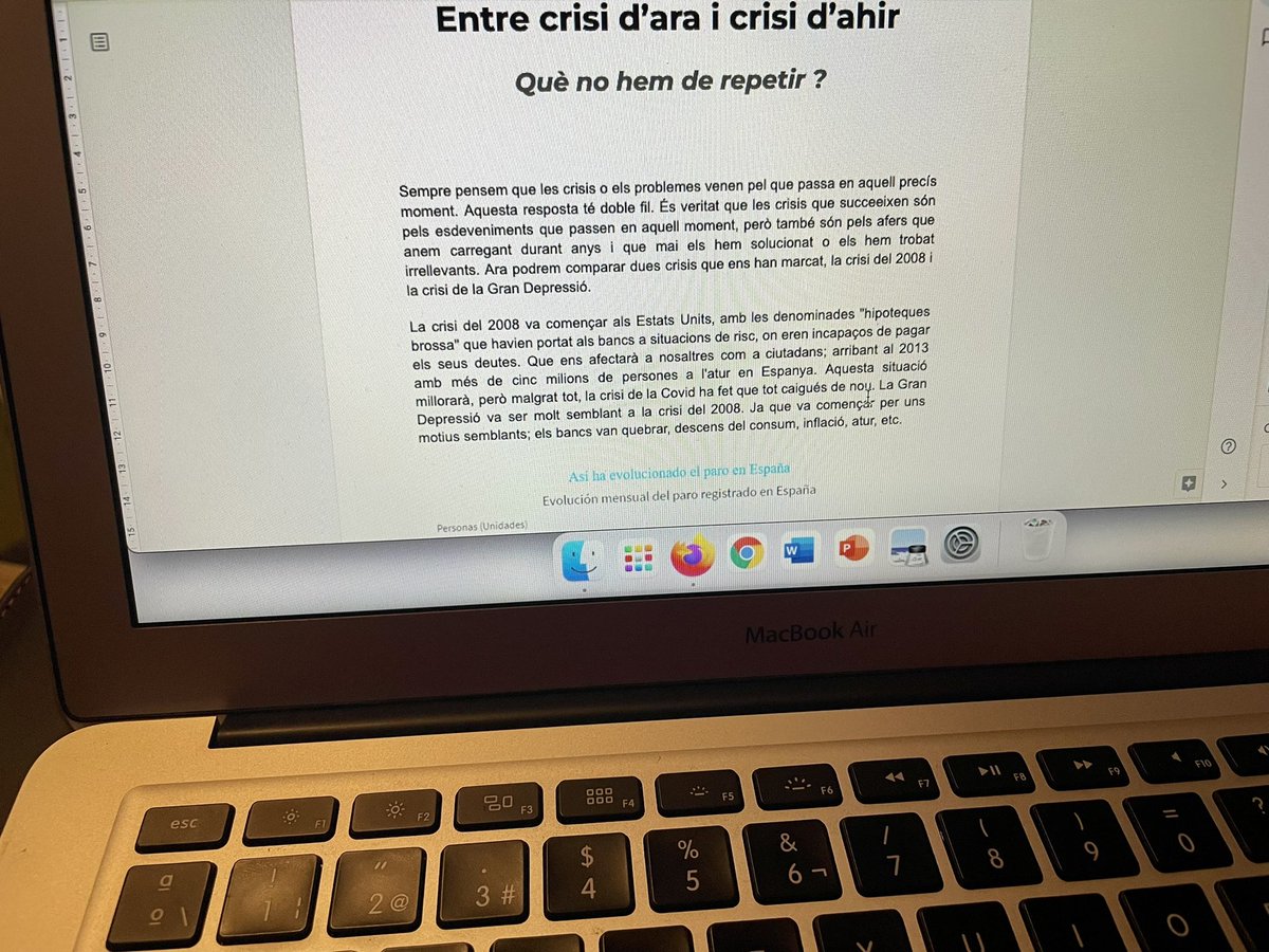 Analia75978551's tweet photo. Avui #lajornadadocent ha començat a les 7.00, corregint, responent mails i respirant ben profund… Avui, entre classes i reunions, tot apunta a que no acabaré abans de les 18.30…
#socdocent explotada per @educaciocat https://t.co/S7310cTLwB
