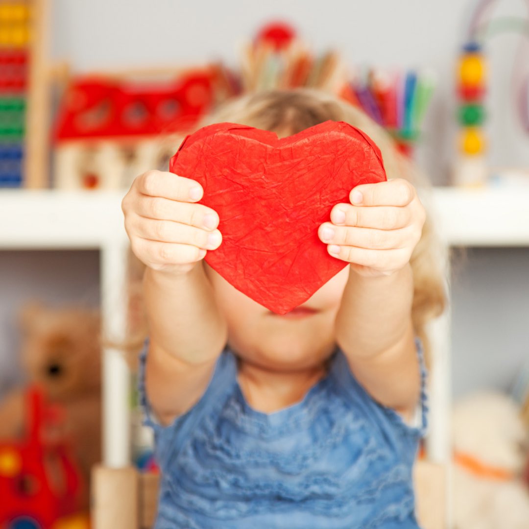 Pues si vosotros, que sois malos, sabéis dar cosas buenas a vuestros hijos, ¡cuánto más vuestro Padre del cielo dará cosas buenas a los que le piden!

Reflexión
Señor mira mi pequeñez, mi incoherencia, mí falta de amor propio... Sana mi corazón.

#FelizJueves❤️