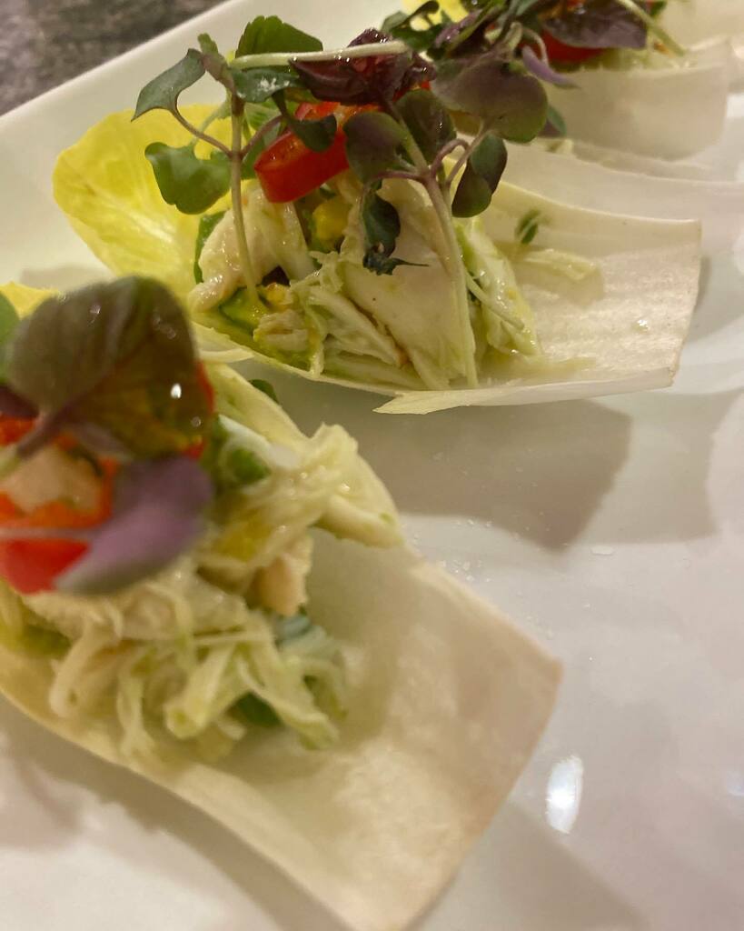 mauimace's tweet photo. Starter #pupu for tonightβs family #6top #lumpcrab #endive #mauiprivatechef #rjgourmetmaui #hawaiiprivatechef #feedingfamilies https://t.co/DkUXyMpfko