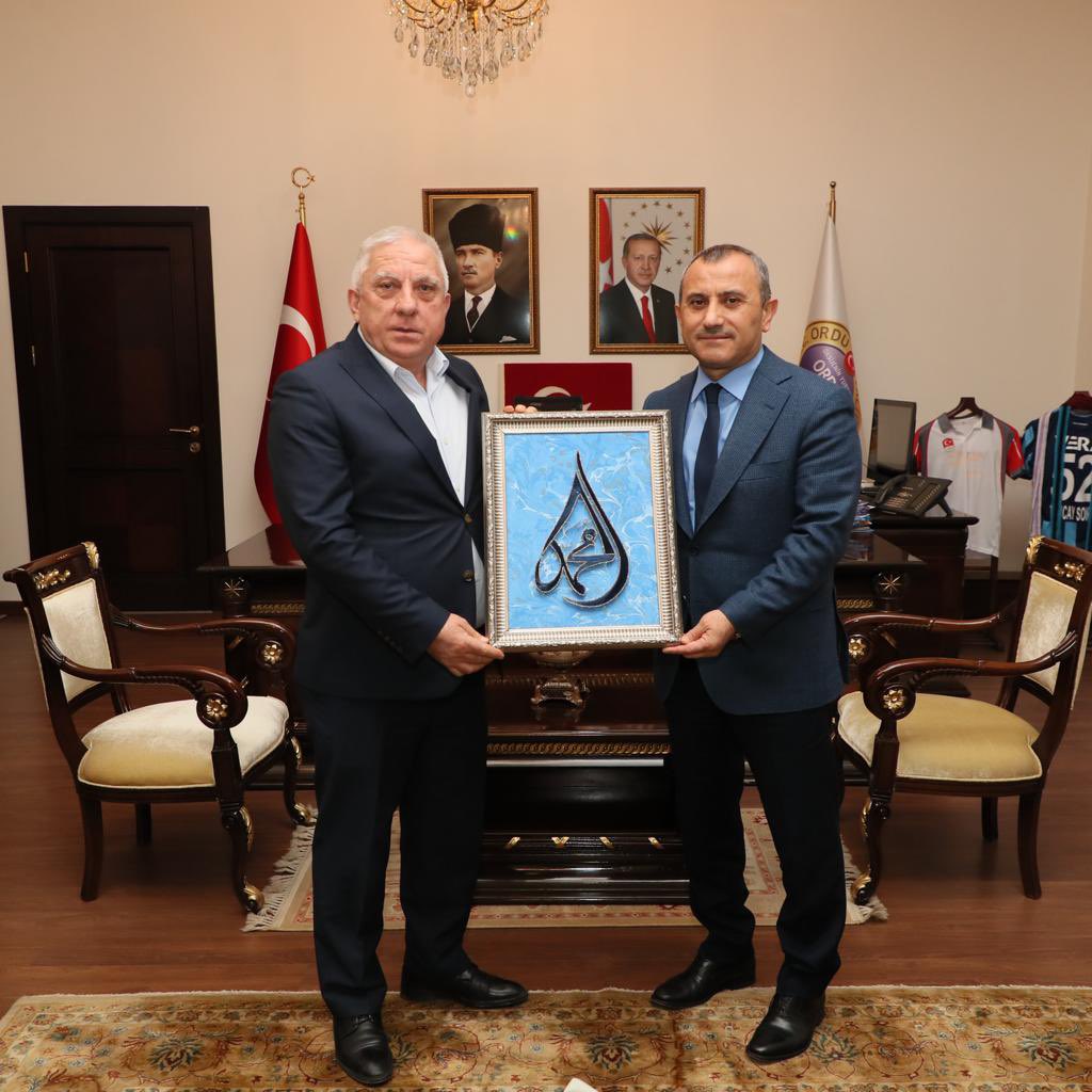 TCOrduValiligi's tweet photo. Hizmet-İş Sendikası Ordu Şube Başkanı Nevzat Acu, Valimiz @tuncaysonel’e nezaket ziyaretinde bulundu. https://t.co/uP0Ydo27MA