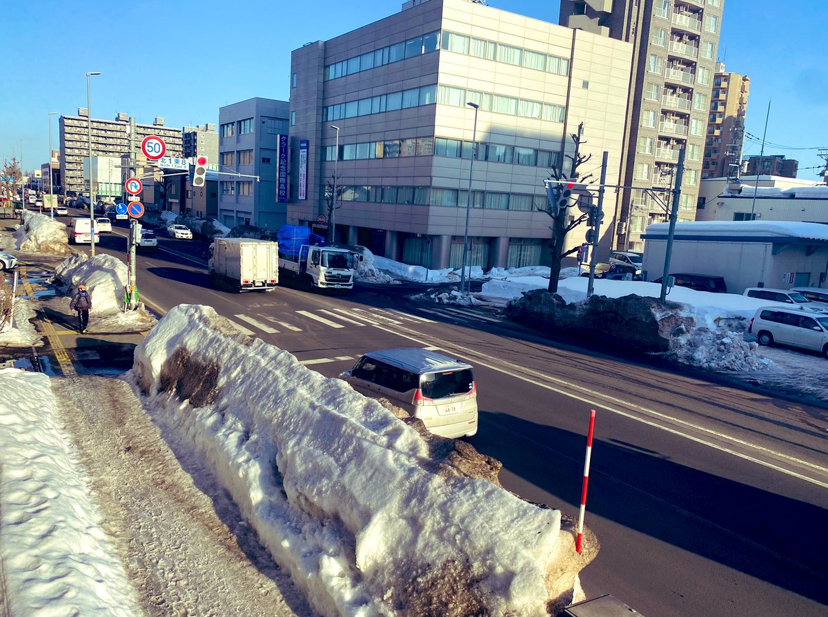 Guts_Sapporo's tweet photo. お疲れ様です✊やっと札幌春めいてきて少しづつ雪解けも進んでいます🌸今日のお昼は散歩がてら #札幌ファクトリー でランチを😋ビールエレベーター発見しました🍺笑　#ガッツレンタカー札幌中央 #北海道レンタカー #札幌ランチ #企業公式春のフォロー祭 #企業公式がお疲れ様を言い合う #札幌Twitter会 https://t.co/pReNtrtfzd