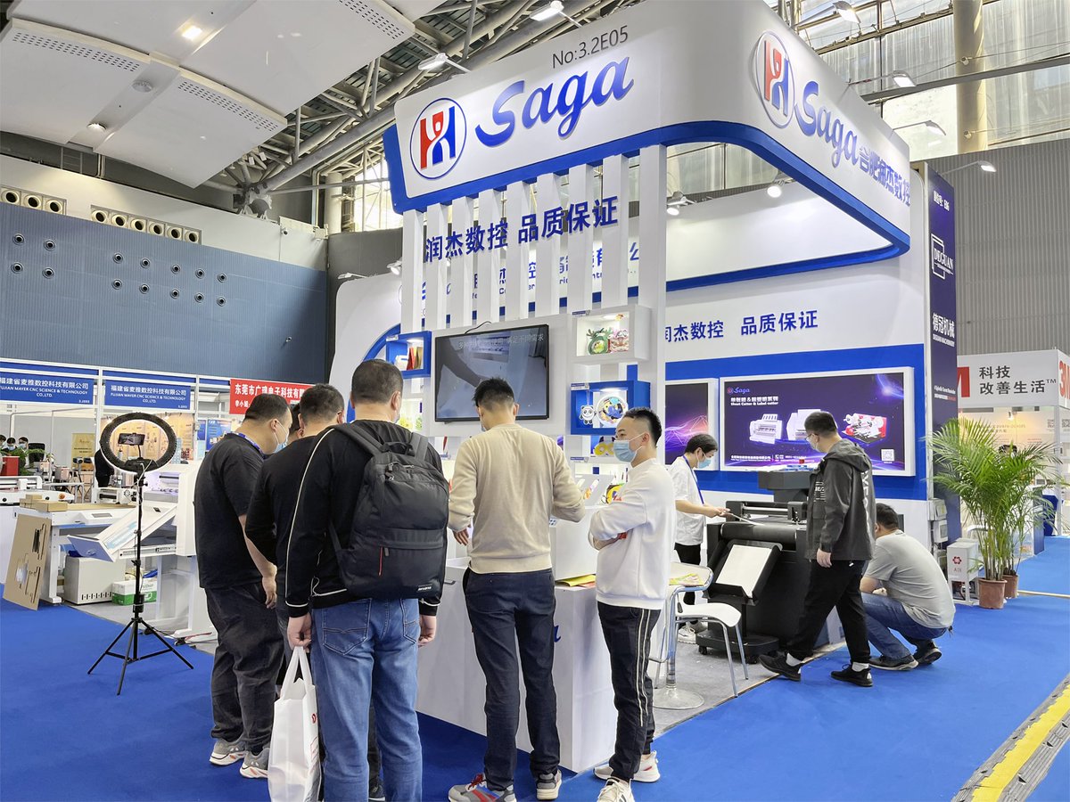 sagacncltd's tweet image. A few moments on the expo
meet new visitors, old chap
lots of experts share their thoughts and opinions 
really gain a lot #diecutter #labelcutter #printandcut #sign #autosheetfeedingcutter