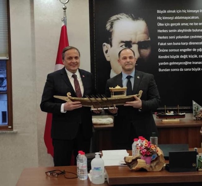 mehmtesrefmutlu's tweet photo. İl Başkanımız Sn. Hikmet ERBİLGİN, Genel Başkan Yardımcımız Sn. Seyit TORUN, Parti Meclisi Üyemiz ve Milletvekilimiz Sn. Hasan BALTACI, https://t.co/pJdB4dHnWP