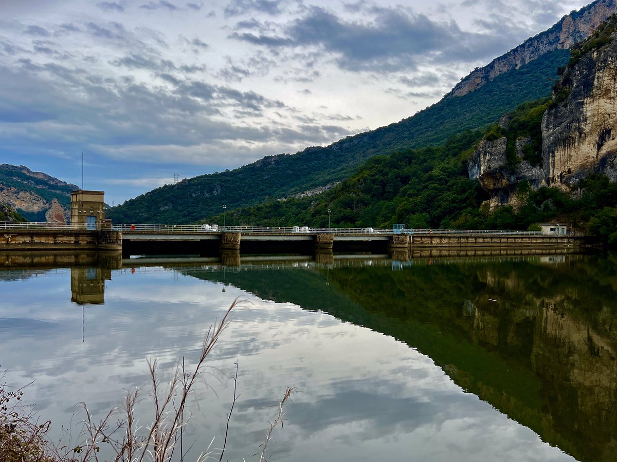 ReCorrerVitoria's tweet photo. VERse en la quietud #VitoriaGasteiz #Araba #running #ThePhotoHour #hacerfotos #Stormhour #SOBRON https://t.co/t9S0uH5XRv