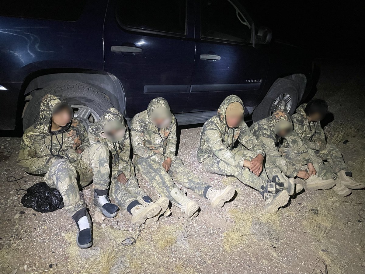 nbpc2509's tweet photo. CAMO DOESN'T WORK SO WELL AT NIGHT:
Van Horn Agents #BorderPatrolAgents pulled over a suspicious vehicle Wednesday. Illegal driver was there to pick up 6 other illegals. All taken into custody for smuggling. #BorderPatrol #BPUnion #Police #BorderCrisis #ThinBlueLine #honorfirst https://t.co/fYezWCRKK9