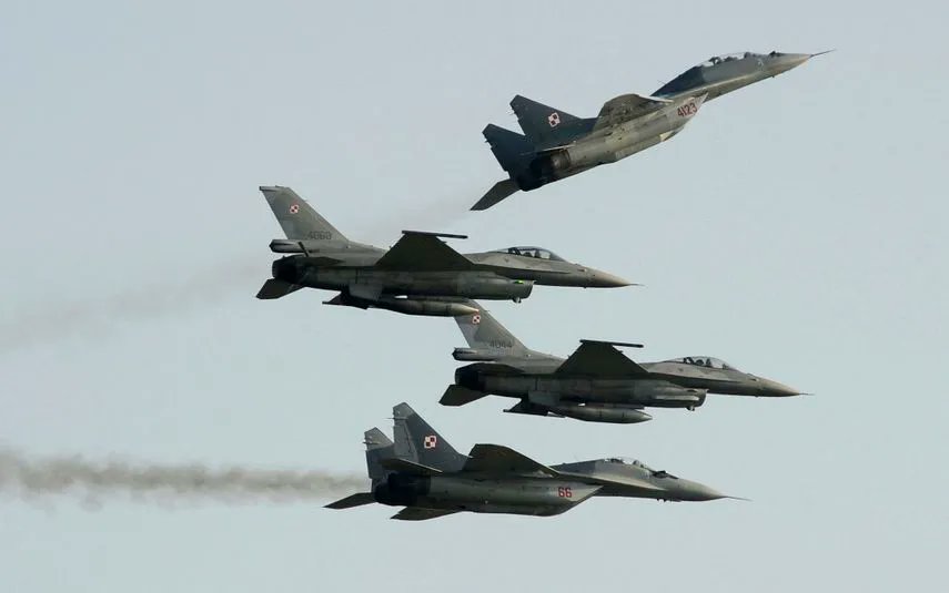MLC_infos's tweet photo. #Zelenski appelle les Occidentaux à se prononcer "rapidement" sur le projet d'avions de combat de la #Pologne
#UkraineWar #RussieUkraine https://t.co/ZNerFnAY10