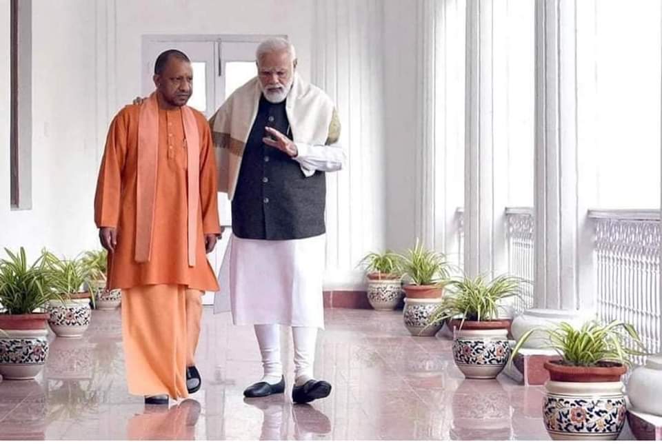 Manish_jha19's tweet photo. मोदी जी:- अब देख योगी २०१४ की यात्रा यही से होकर गुजरती हैं।
योगी जी:- बताओ कितना बुलडोजर चाहिए आपको?
😅🇮🇳🚜 #बुलडोजर_रिटर्न्स #योगी_दोबारा https://t.co/oVSEzNLb1H