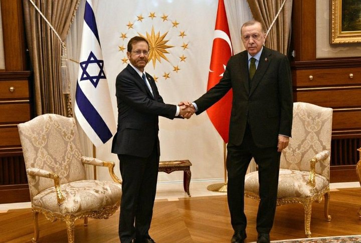 Birçiçeklebaşlayanbahar. tweet media