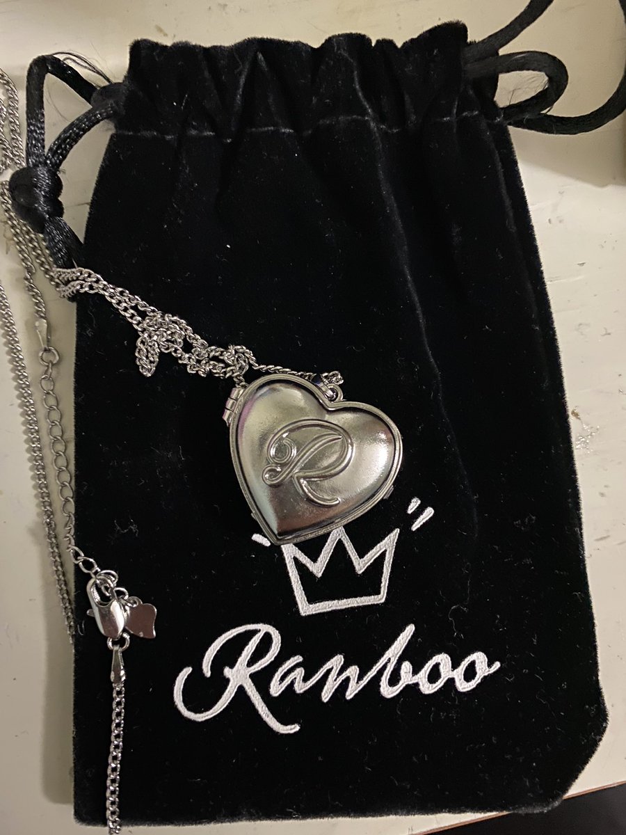 Riggsdrows's tweet photo. Ok but why did my necklace have this photo of a fanart of Ranboo? Did y’all have this? 
This looks like I bought it from a tianguis lmao https://t.co/ZqbJW2L0SS