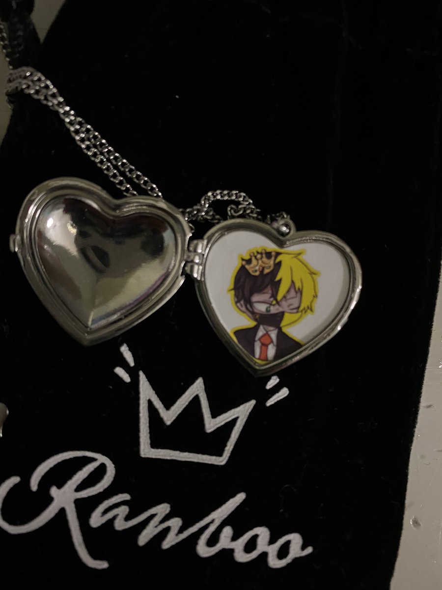 Riggsdrows's tweet photo. Ok but why did my necklace have this photo of a fanart of Ranboo? Did y’all have this? 
This looks like I bought it from a tianguis lmao https://t.co/ZqbJW2L0SS