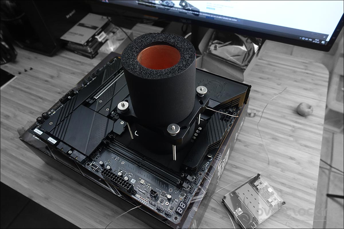 overclex's tweet photo. Envie de vous lancer dans l'overclocking extrême en apprenant à utiliser de la glace carbonique ? Alors suivez notre tuto 🔧❄️ #overclocking #XOC #dryice #UnifyX #Z690 #AlderLake
▶️ https://t.co/Nnbu4dTMON
@Overclocking_Fr @msifrance @TeamGroup_JP @teamgroupinc https://t.co/Es23wLdI7w