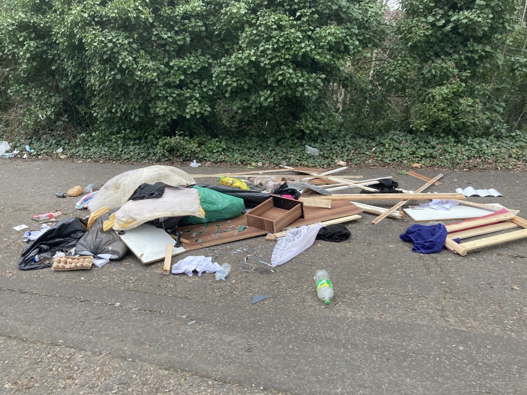 doone128's tweet photo. Good morning @WalsallCouncil @CleanGreenTweet. This is Wallows Lane, Walsall this morning. There’s CCTV on the lamppost in the last pic so hopefully you can catch the scoundrel who is making Walsall even more of a toilet than it is already. https://t.co/3zrRuvwQuE