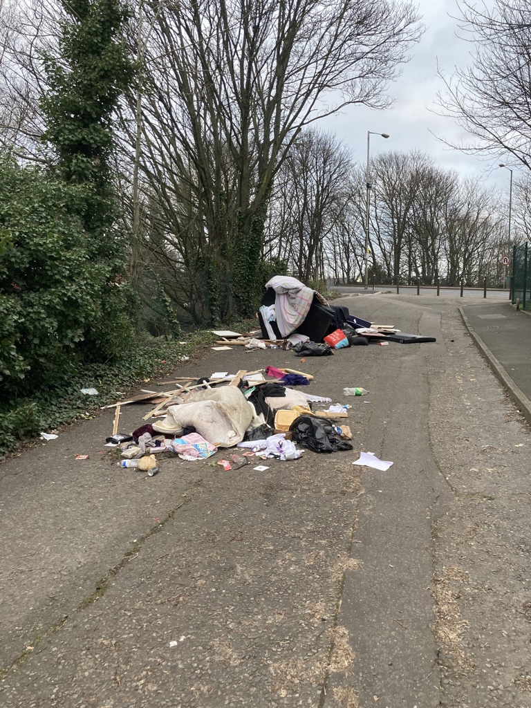 doone128's tweet photo. Good morning @WalsallCouncil @CleanGreenTweet. This is Wallows Lane, Walsall this morning. There’s CCTV on the lamppost in the last pic so hopefully you can catch the scoundrel who is making Walsall even more of a toilet than it is already. https://t.co/3zrRuvwQuE