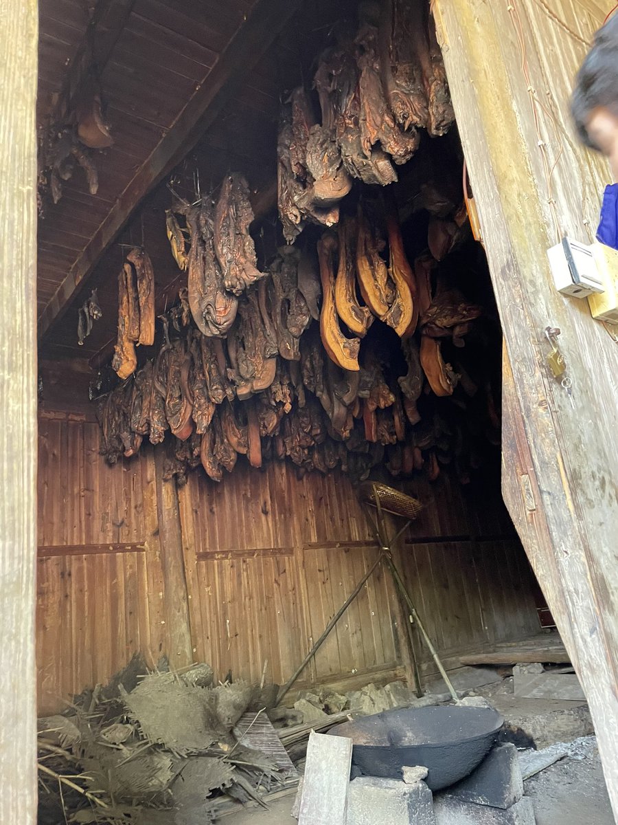 joneboss1's tweet photo. 自己家���烘制的腊肉。
乡里土猪，顿顿熟潲，
味道棒极，谁吃谁知道。
也有新鲜猪肉，现杀现卖，要得多可以指定哪头。
附近城区可面交，可邮寄
有需要联系。#腊肉 https://t.co/ZTqmb4ZUGx