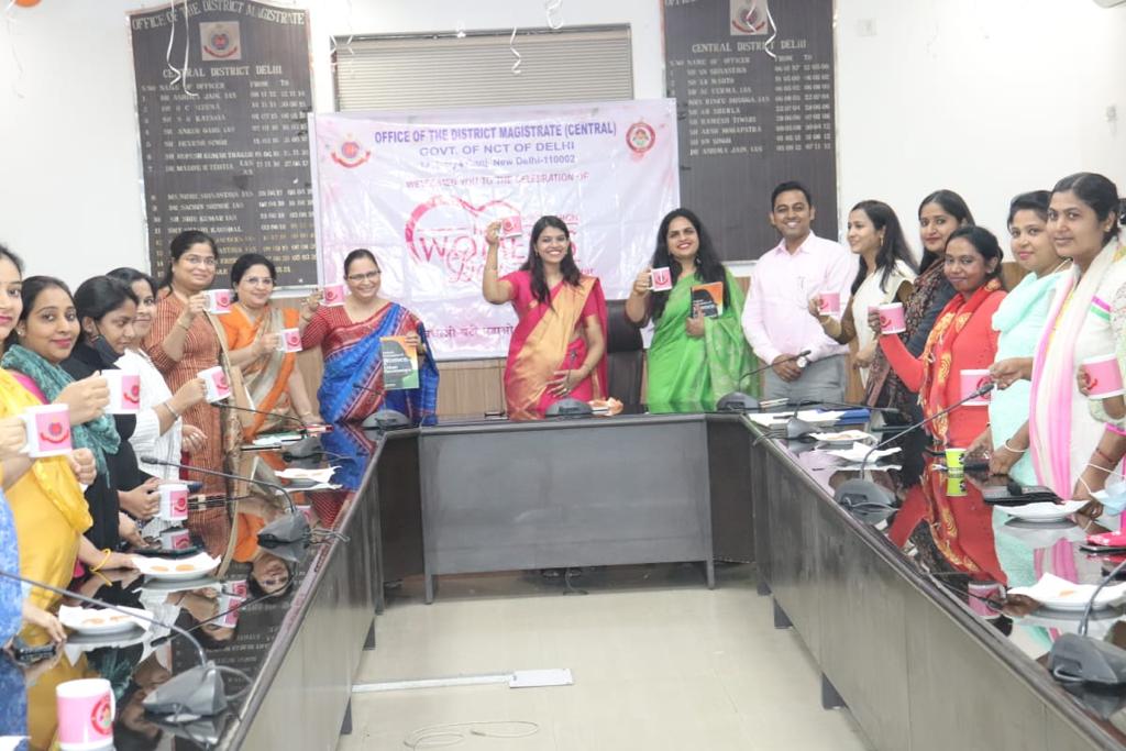 DMCentralDelhi's tweet photo. On the occasion of International Women's Day, a coffee session was organized for all women employees in conference hall of DM Central in the presence of Chief Guest, DM Central, SDM HQ &amp; SDM Election.

#InternationalWomensDay2022 
#womenempoweringwomen 
#AzadiKaAmritMahotsav https://t.co/M7pG02KMHe