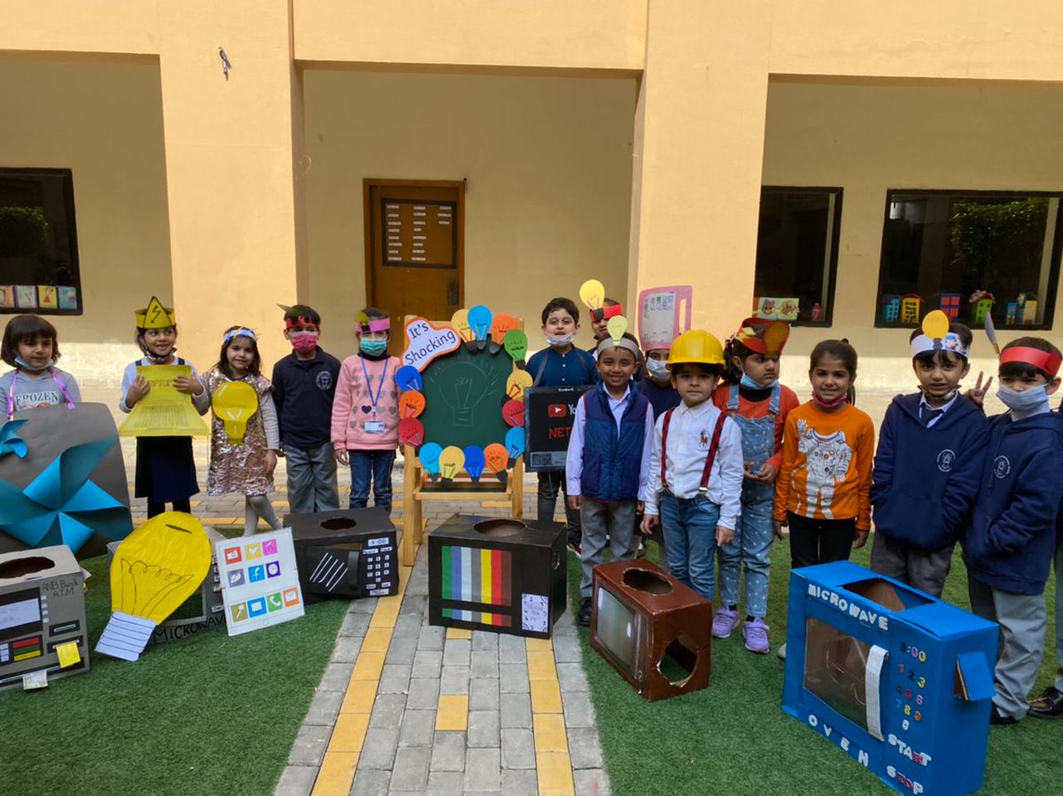 Froebels's tweet photo. Prep students dressed up as electrical appliances and talked about how we use them and how they affect our lives for the @The_IPC  theme 𝐈𝐭’𝐬 𝐒𝐡𝐨𝐜𝐤𝐢𝐧𝐠.

#FroebelsLakeCityCampus #Lahore #IPCatFroebels #InternationalPrimaryCurriculum #ItsShocking #electricity⚡️ https://t.co/JSNaCYWpRP