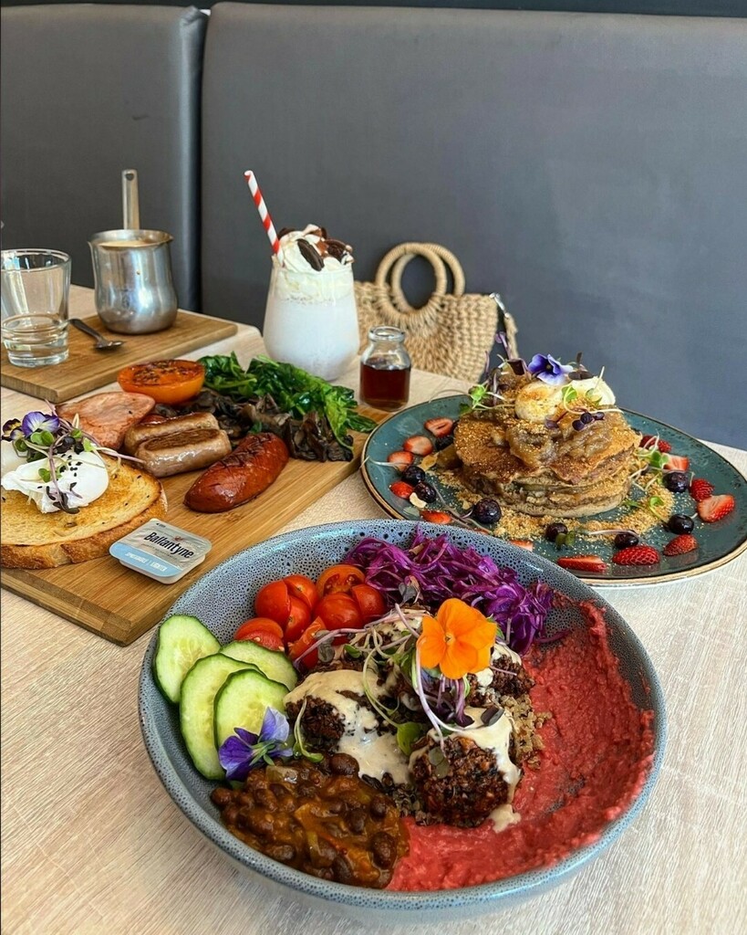 SardiCafe's tweet photo. In the mood for good food 🤤

Walk in, book through the link in our bio, or order through the Sardi Cafe app https://t.co/nJMzIcfSaN