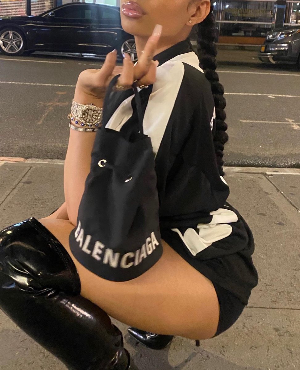 BallyDonzi's tweet photo. Balenciaga all over my body black on black like I did a crime came back from the dead 🗿🖤🕊🫧 https://t.co/FcPFY1Rrst