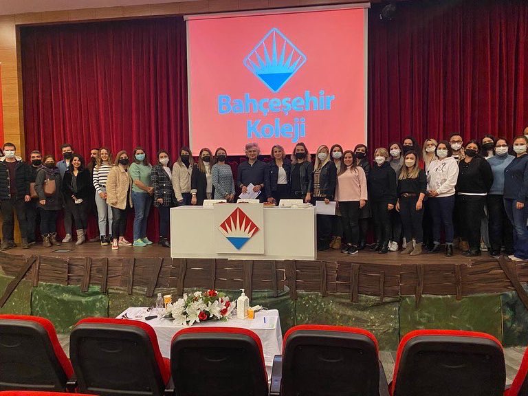bahcesehir_k12's tweet photo. Eğitimin her kademesinde öğrencilerinin düşünme becerilerini geliştirmek için çalışmaya ve üretmeye devam eden öğretmenlerimiz, Prof. Dr. Oğuz Başokçu liderliğindeki 42 saatlik ‘’Üst Düzey Düşünme Becerilerinin Ölçülmesi’’ eğitimini tamamlayarak başarı sertifikalarını aldılar. https://t.co/cYKI4T5Jze